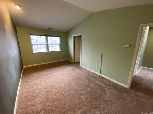 15 Lk Rdg Dr, Middletown NY 10940-2156 exterior