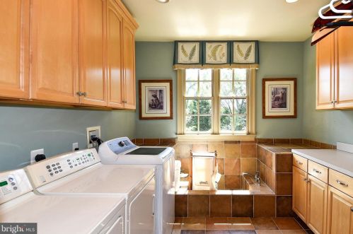 11300 Glen Rd, Rockville MD 20854-1849 exterior