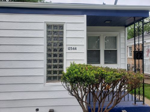 12544 Elizabeth St, Chicago, IL 60827-6109