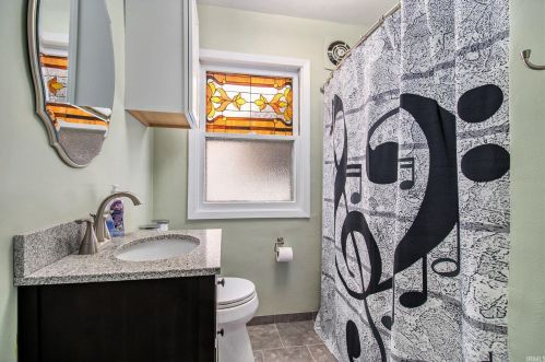 705 Geyer Ave, Mishawaka IN 46544-4334 exterior