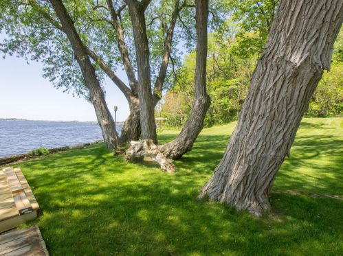 300 Cir Dr, Meskegon MI 49445-2712 exterior