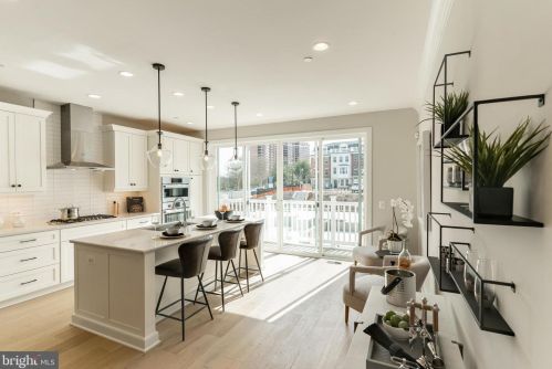 10260 Grosvenor Pl, Rockville MD 20852 exterior