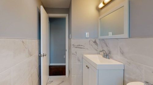 21 Deepdale Dr, Huntington Station NY 11746-4220 exterior