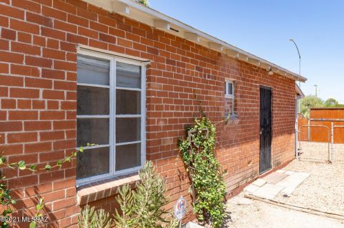 1710 Grant Rd, Tucson AZ 85712-2237 exterior