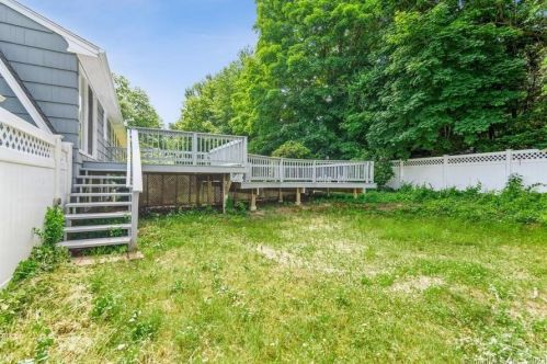 11 Colonial Dr, North Haven CT 06473-1238 exterior