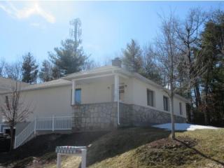 603 Holt Ave, Manchester NH  03109-5213 exterior