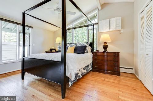 7804 Ridgecrest Dr, Alexandria VA 22308-1053 exterior