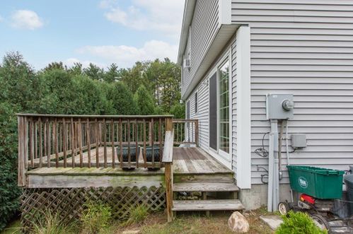 4 Devinne Dr, Concord NH 03301-5900 exterior