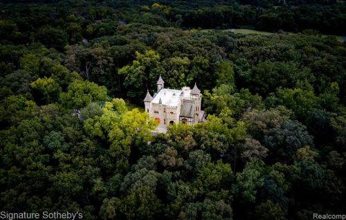 2009 Victoria Hl, Rochester MI exterior