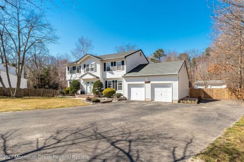 8 Cedar Ct, Jackson Twp NJ exterior