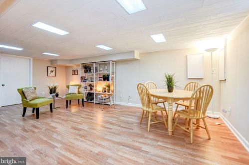 102 Mannakee St, Rockville MD 20850-1914 exterior