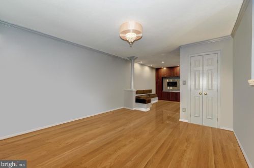 1130 Colonial Ave, Alexandria VA  22314-1325 exterior