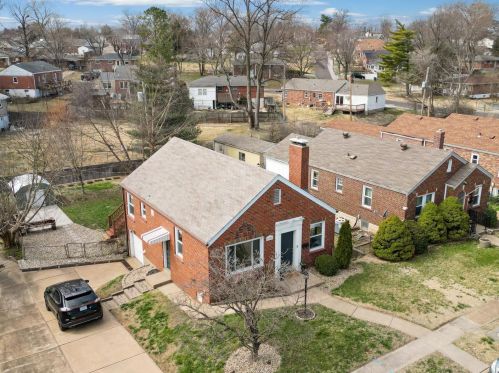 9309 Niles Pl, Saint Louis, MO 63123-4414