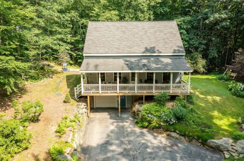 124 Lakeside Oaks Dr, Barrington, NH 03825-5308