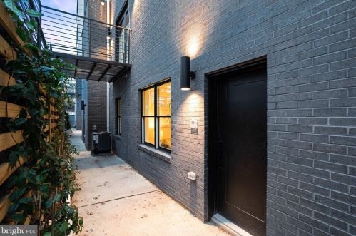 1102 Staples St, Washington DC 20002-3922 exterior