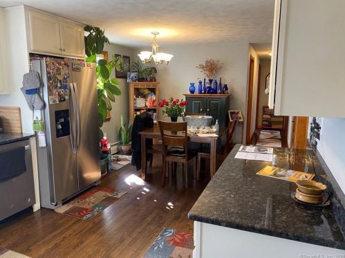 43 Raffia Rd, Enfield CT 06082-5159 exterior