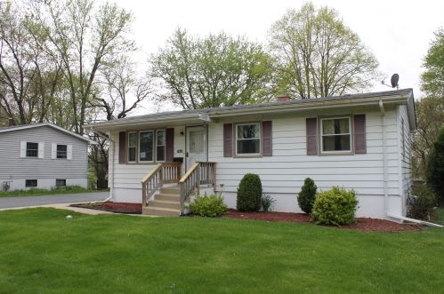 1943 Belaire Ln, Bull Valley, IL 60098-2517