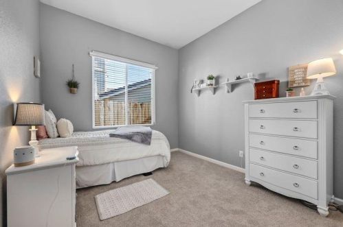 552 Hall St, Folsom CA 95630-9545 exterior