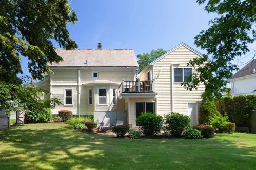 98 Roseneath Ave, Middletown, RI 02840-3866