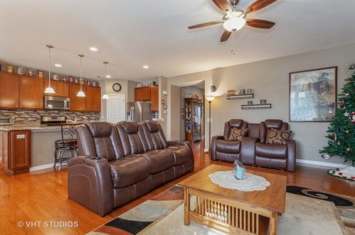 719 Pleasant Dr, Joliet IL 60403-2039 exterior