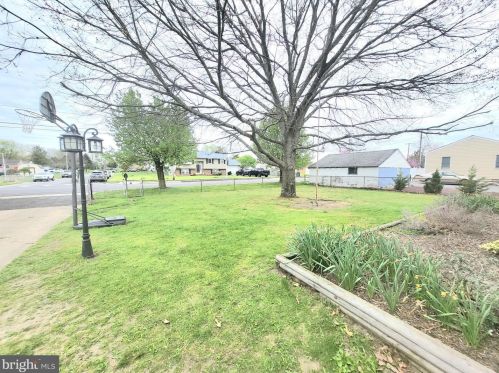 14 Bunting Bridge Rd, Cookstown, NJ 08511-1101