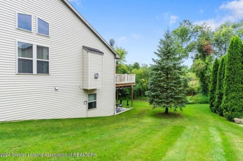 16120 Park Lake Rd, East Lansing MI 48823-9480 exterior