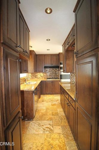 3715 Sunset Ln, Oxnard CA 93035-4133 exterior