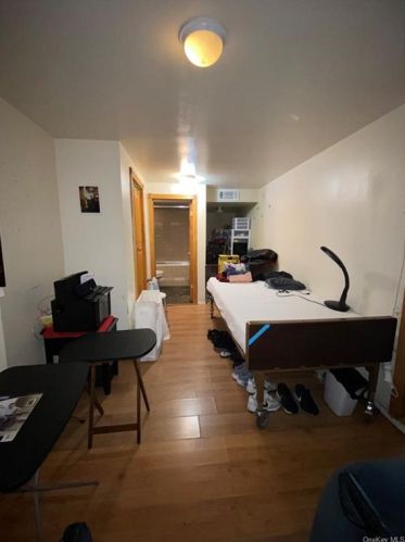 2899 Dewitt Pl, Bronx NY 10469-5564 exterior