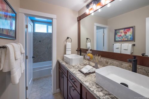 1175 Kaeleku St, Honolulu HI 96825-3007 exterior