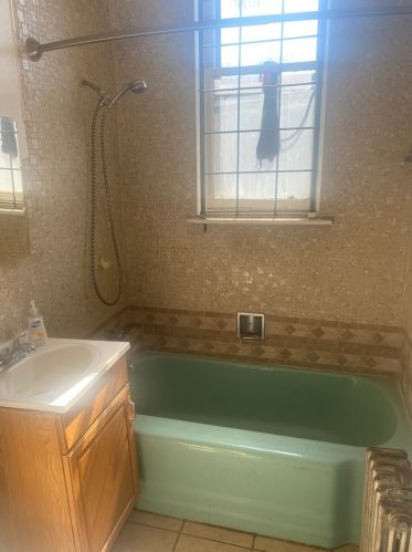 6805 Champlain Ave, Chicago IL 60637-4114 exterior