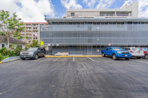 1605 Pensacola St, Honolulu HI 96822-2687 exterior