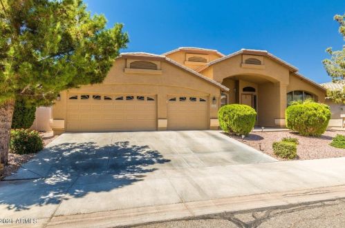 3226 Adobe Dam Rd, Phoenix, AZ 85027-1045