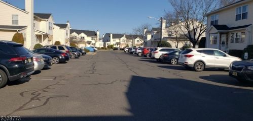 124 Exeter Ct, Piscataway NJ  08854-2178 exterior