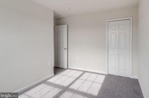 581 Kalmia Sq, Leesburg VA 20176-4037 exterior