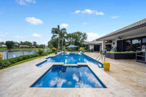 4803 Oak Cir, Boynton Beach FL 33436-5922 exterior