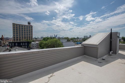 2122 2nd St, Philadelphia PA 19147-3802 exterior