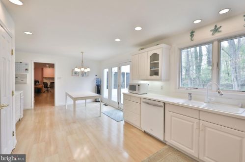 2076 Packard Ave, Huntingdon Valley PA 19006-6418 exterior