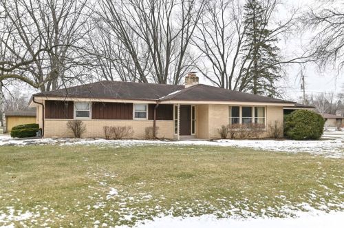 6453 Cloverleaf Ln, Milwaukee, WI 53223-1219
