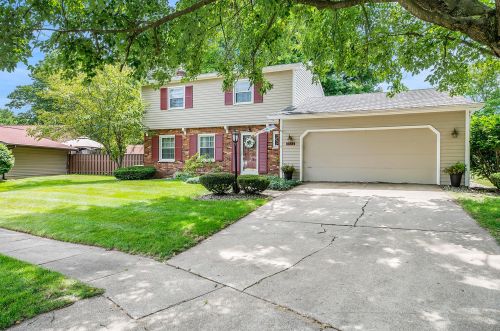 1723 Carlsbrook Ln, Kalamazoo, MI 49024-4105