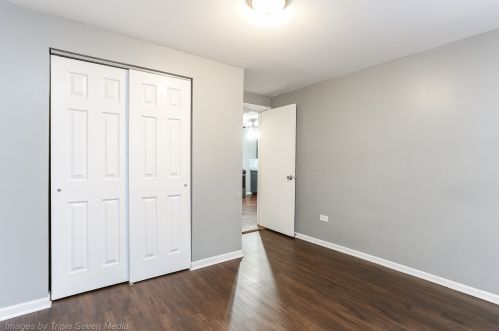 8122 Kingston Ave, Chicago IL 60617-1231 exterior