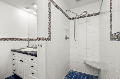 72 Regan Rd, Ridgefield CT  06877-1424 exterior