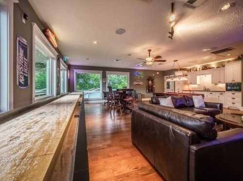 11 Lakeview Dr, Huntsville TX 77320-0247 exterior