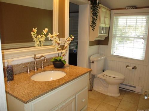 64 Roosevelt Ave, Middletown NY 10940-4633 exterior