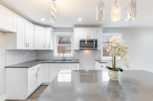 5009 Lavergne Ave, Chicago IL 60638-5831 exterior