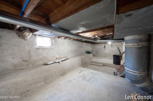 1921 Douglas Ave, Kalamazoo MI 49007-1638 exterior