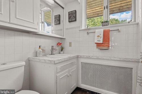 744 New Holland Ave, Lancaster PA 17602-2136 exterior