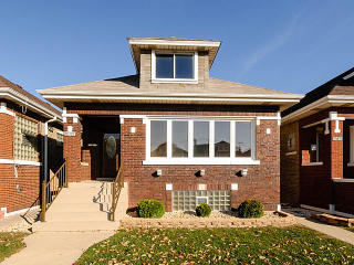 5734 Henderson St, Chicago, IL 60634-4330