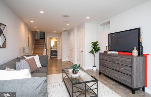 833 Bainbridge St, Philadelphia PA  19147-2009 exterior