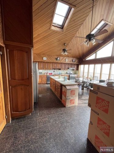 114 Pne St, Cliffside Park NJ 07010-1018 exterior