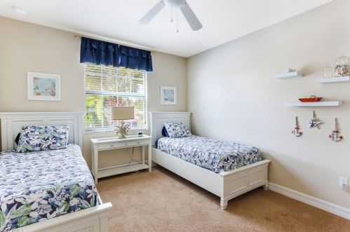 6619 Marbella Dr, Naples FL 34105-5040 exterior